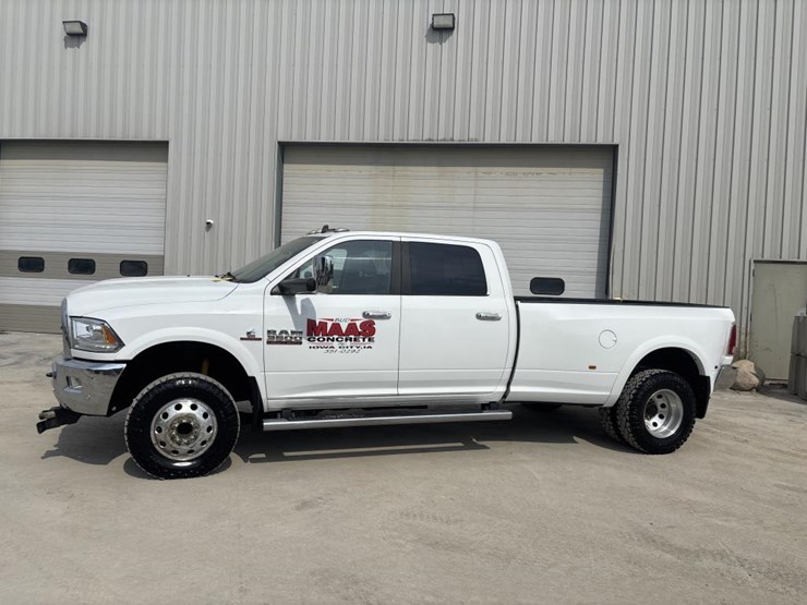 2017-dodge-ram-3500-image-1
