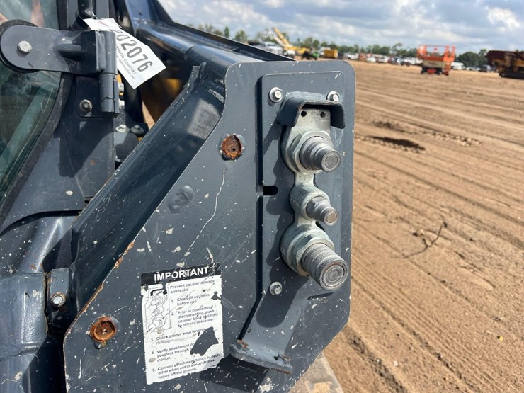 2021-deere-325g-image-11