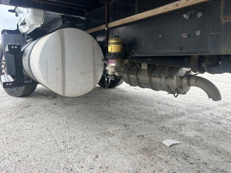#1655-•-2021-mack-md-series-flatbed-truck-image-23
