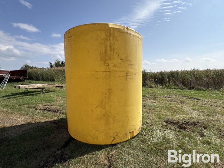 yellow-plastic-3000-gal-liquid-tank-image-5