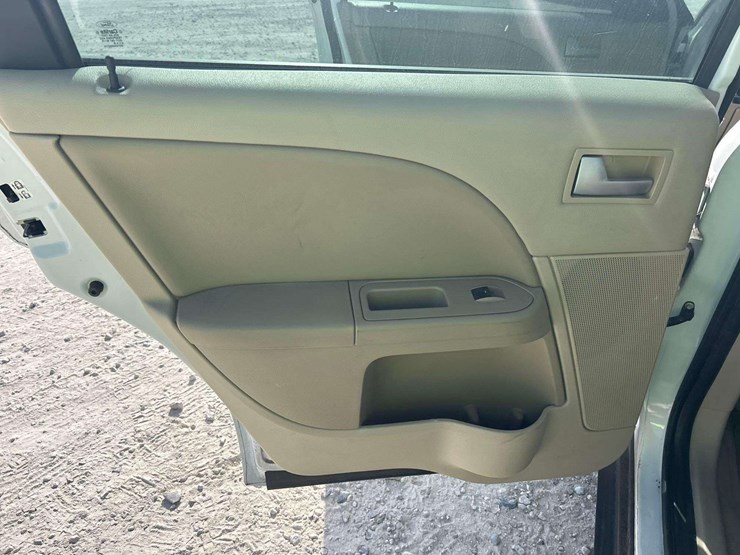 2007-ford-five-hundred-sel-sedan-image-17