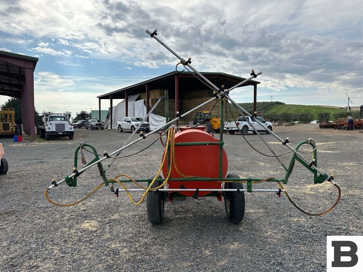2006-rears-200-gallon-orchard-sprayer-with-spray-booms-image-6