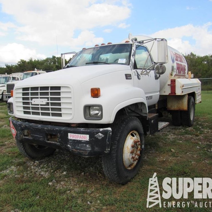(x) (14-17) 2000 GMC C7500 S/A Cab & Chassis, VIN-