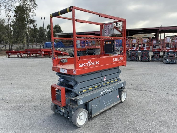 skyjack-sj-3219-scissor-lift-image-3