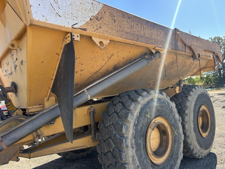 2004-volvo-a40d-image-56