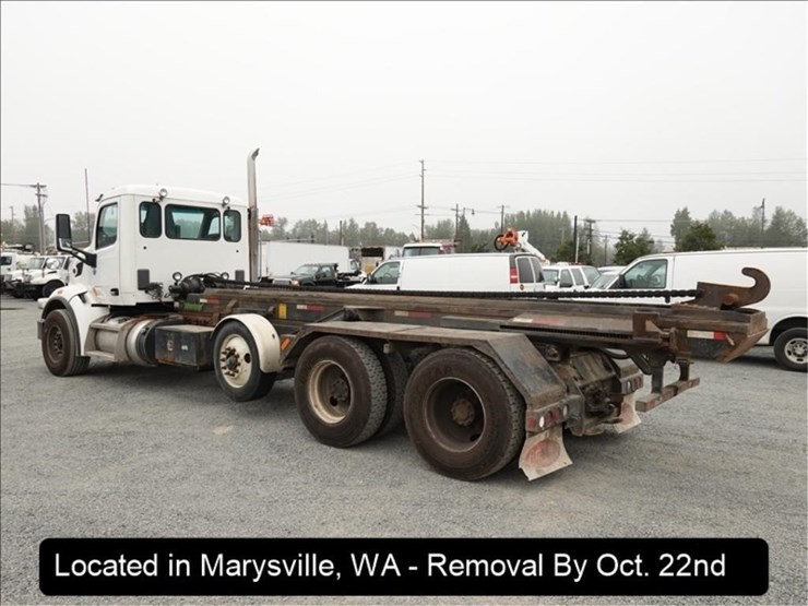 2015-peterbilt-567-image-28