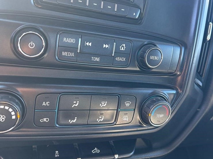 2014-chevrolet-silverado-2500hd-image-43
