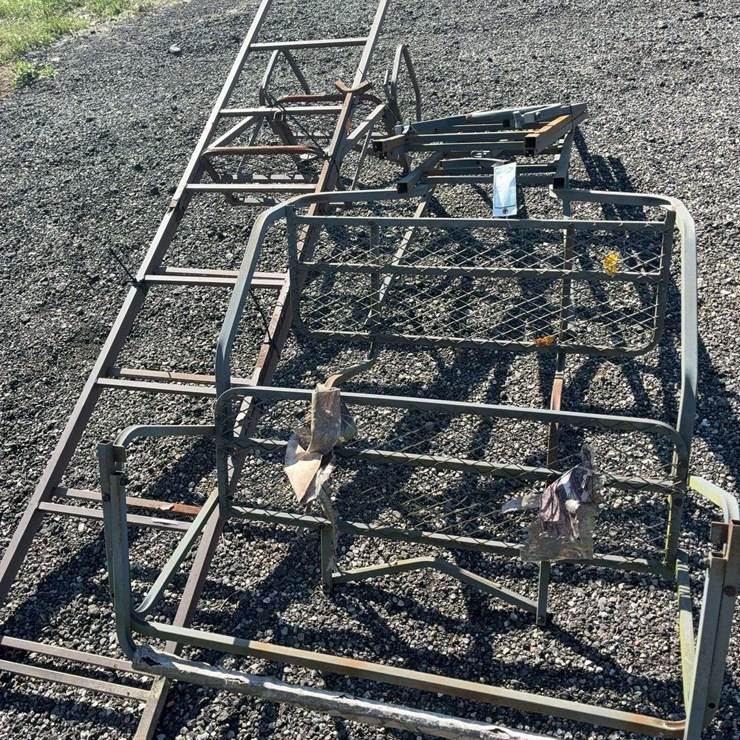2 ladder tree stands
