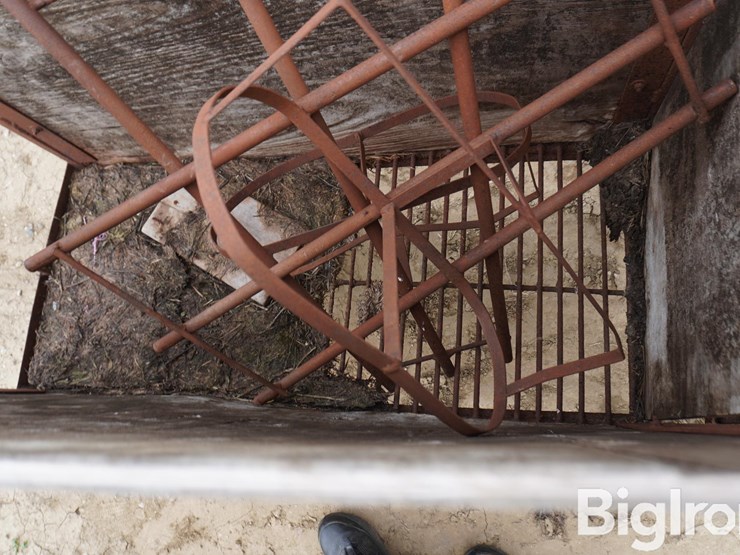 raised-calf-crates-image-11