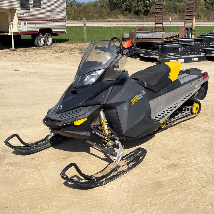 #1895 • 2009 Ski Doo MXZ Renegade 600 Snowmobile (Sells with Bill of Sale Only)