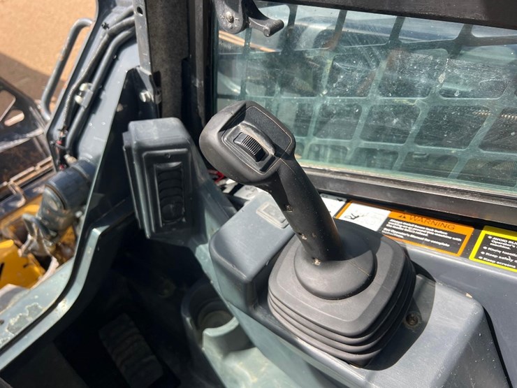 2021-deere-325g-image-27