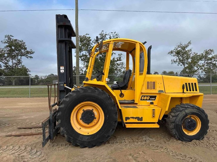 sellick-s80j4e-4-rough-terrain-forklift-image-1