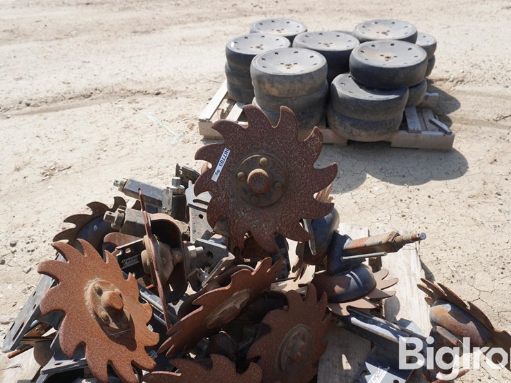 yetter-screw-adjust-trash-managers-image-13