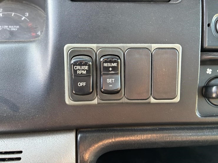 2010-ford-f650-image-14
