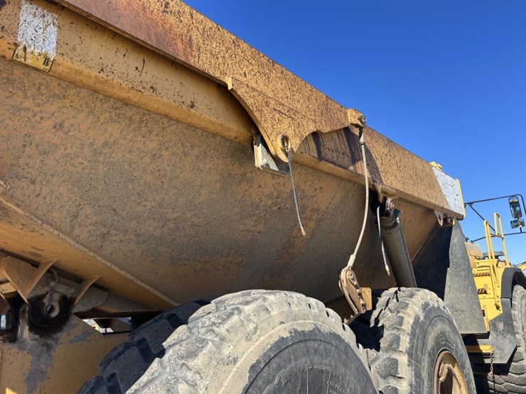 2004-volvo-a40d-image-62