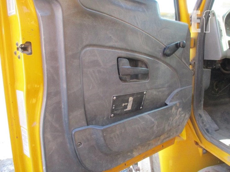 2011-international-durastar-4300-image-13