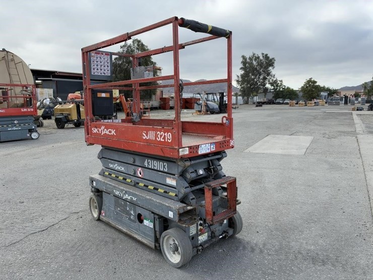 skyjack-sj-3219-scissor-lift-image-4