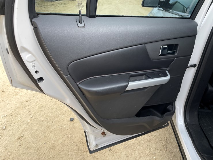 2011-ford-edge-image-34