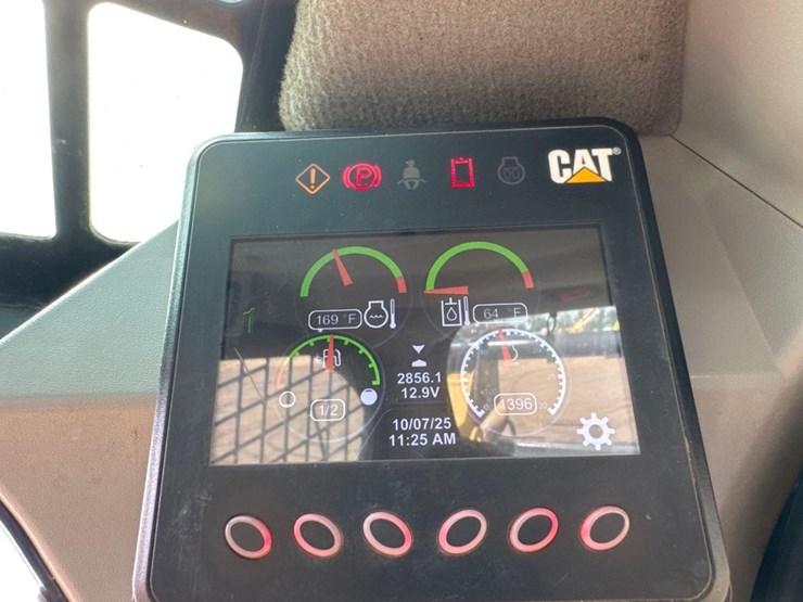 2020-caterpillar-259d3-image-30
