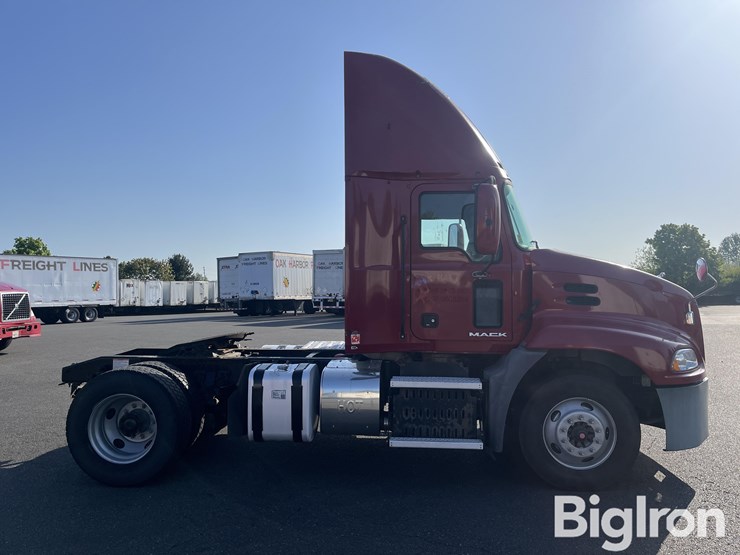 2013-mack-cxu612-truck-tractor-image-4