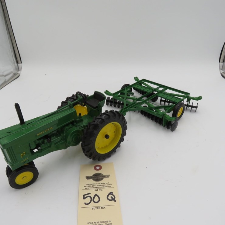 John Deere Model 70 1/16th Scale Tractor with Disc