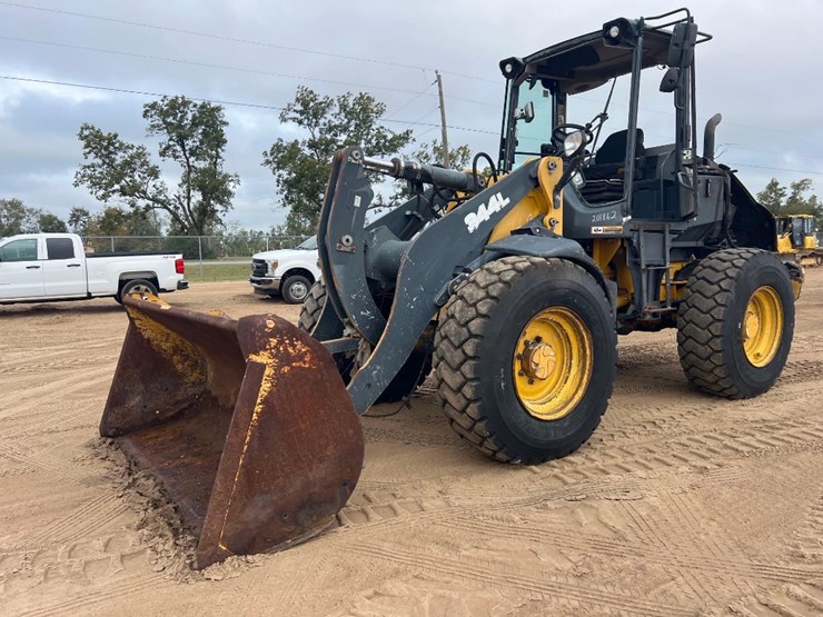 2018-deere-344l-image-8
