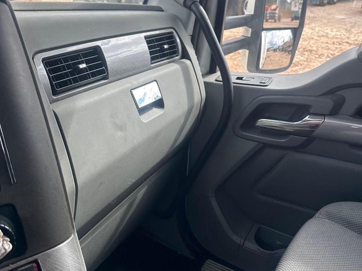 2019-kenworth-t680-image-26