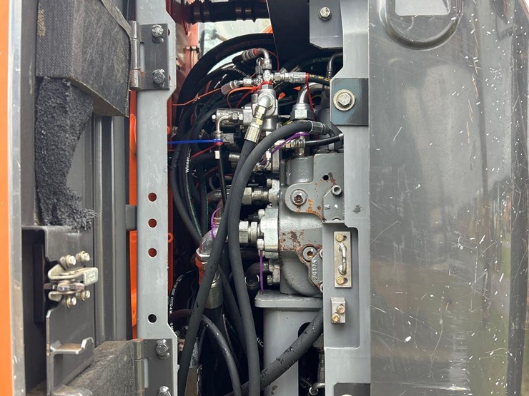 2017-hitachi-zx245us-lc-6n-image-17