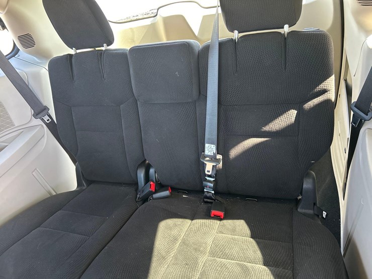 2015-dodge-grand-caravan-image-10