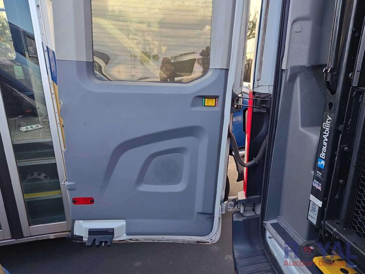 2017-ford-transit-image-32