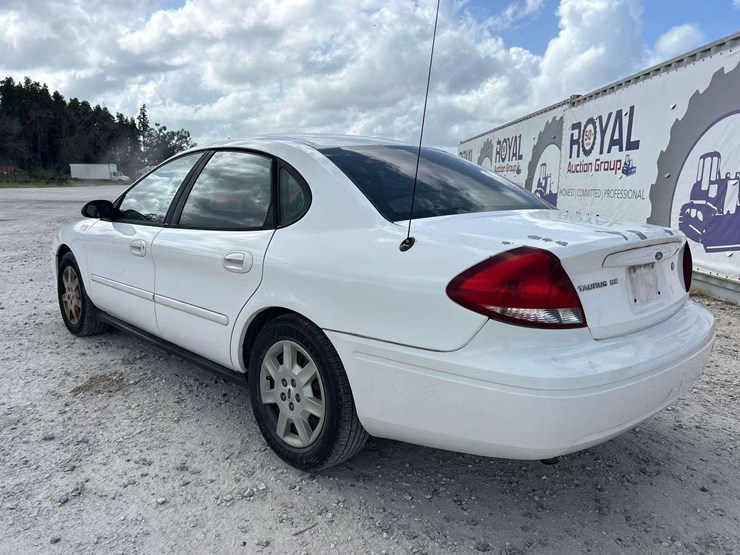 2006-ford-taurus-se-sedan-image-4