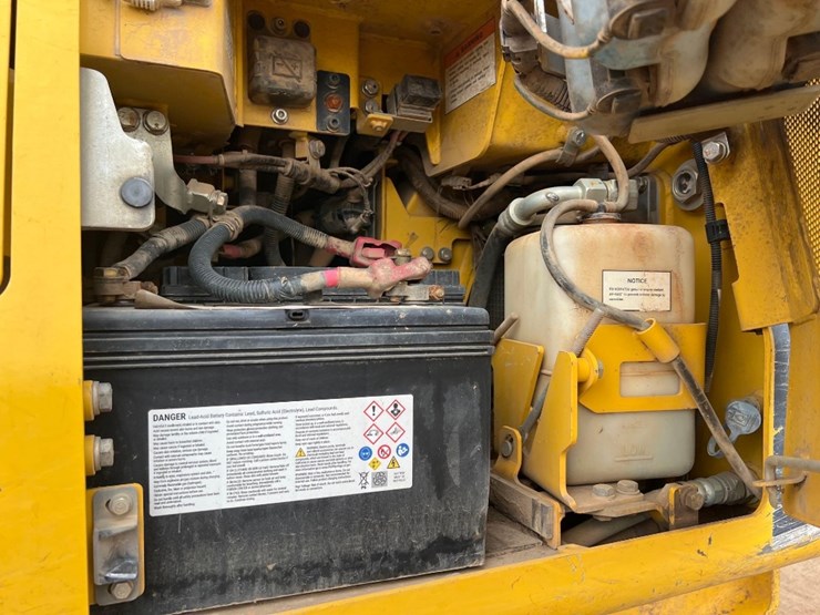 2021-komatsu-d39px-24-image-13