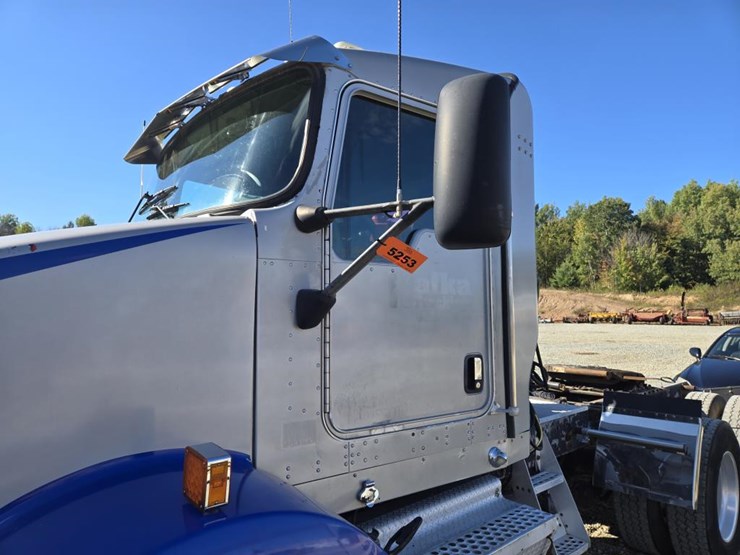 2005-kenworth-t800-image-11
