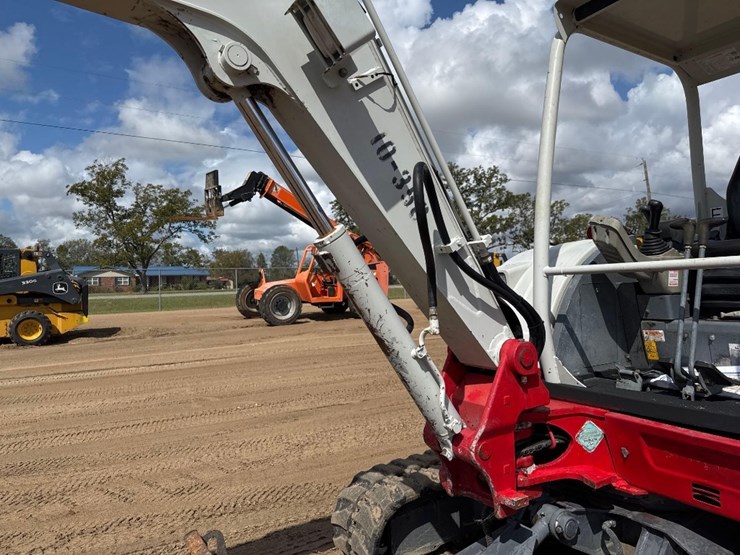 takeuchi-tb240-image-19