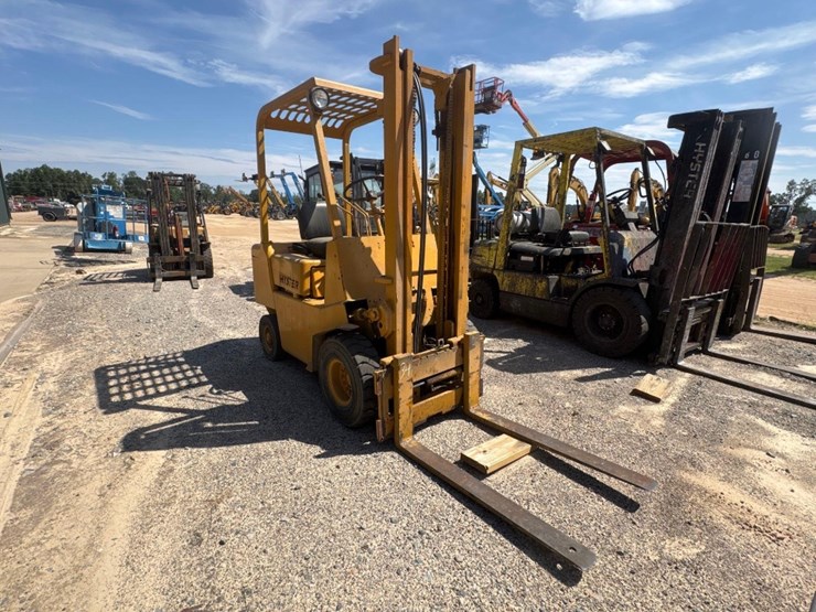 hyster-straight-mast-forklift-image-6