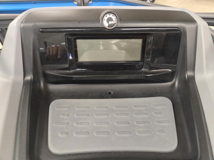 #1787-•-sea-doo-switch-boat-image-24