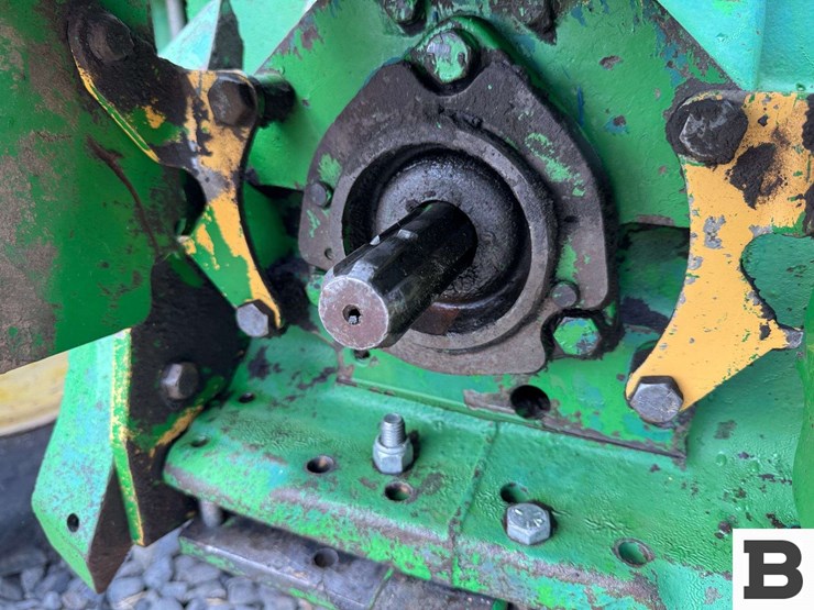 1976-john-deere-2640-image-37