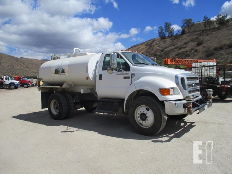 2011-ford-f750-xl-image-2