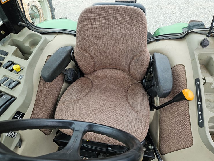 2011-john-deere-3720-image-7
