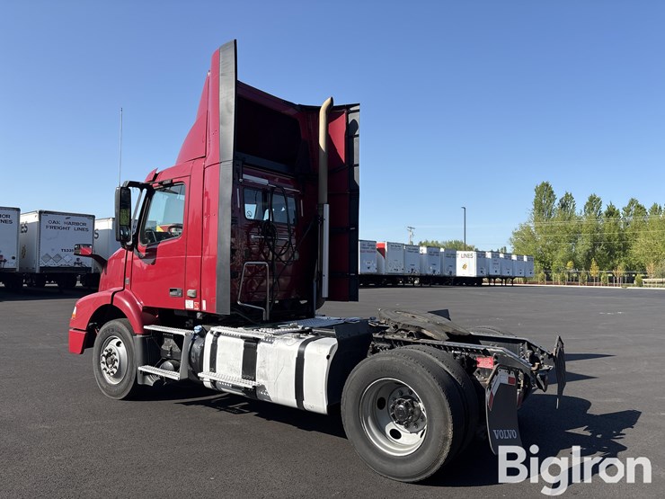2015-volvo-vnm42t-truck-tractor-image-7