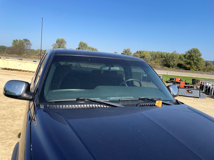 2002-chevrolet-silverado-2500hd-image-16