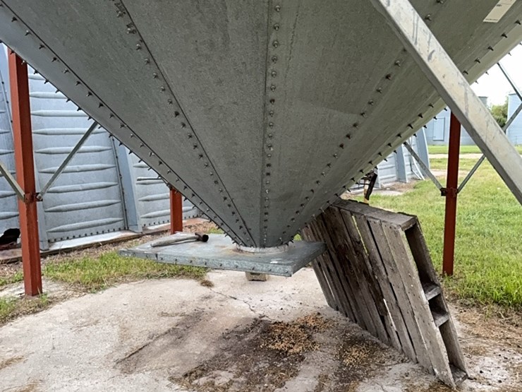 stormor-hopper-bin,-2100-bu.,-good-shape-image-5