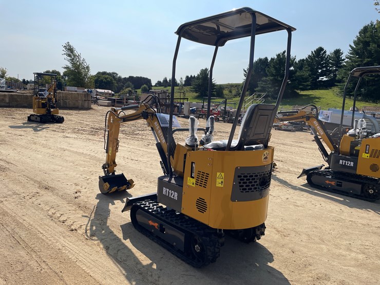 #208-•-new-rt12r-mini-excavator-image-3