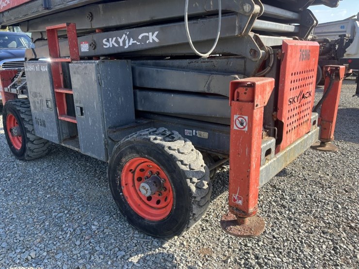 2011-skyjack-sj8841rt-image-14