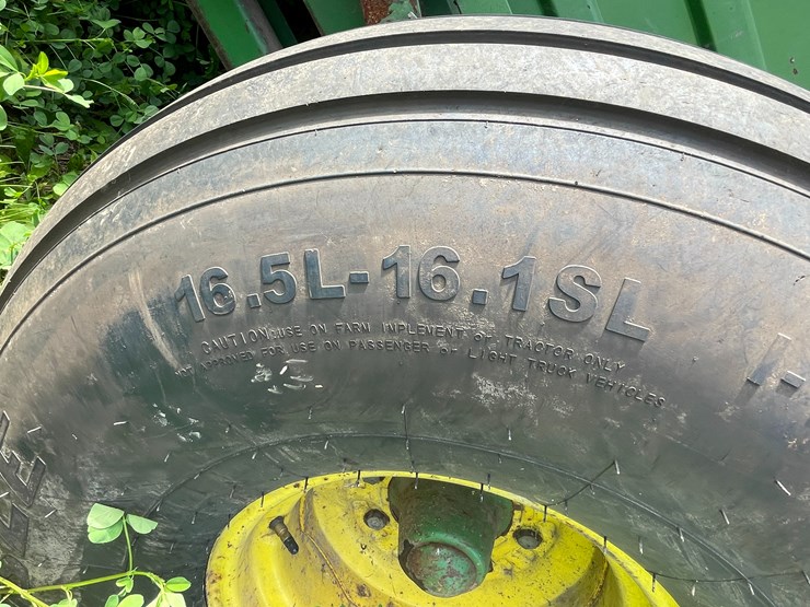 john-deere-200-image-30