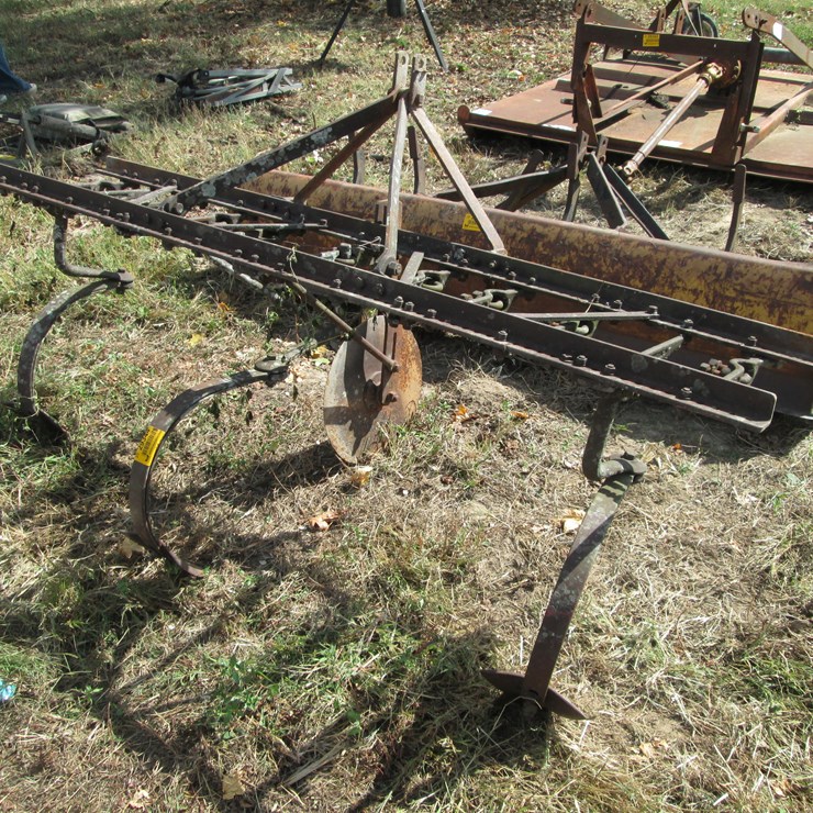 #29344 • Pittsburg 2-row Cultivator