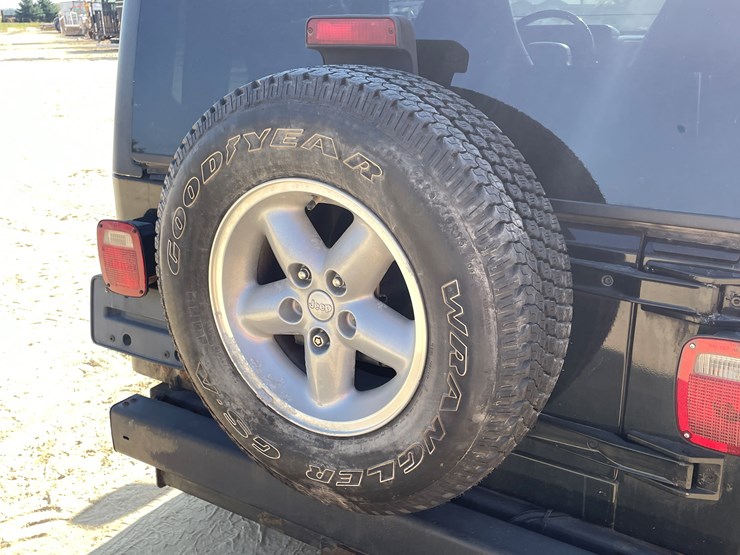 2000-jeep-wrangler-sport-image-23
