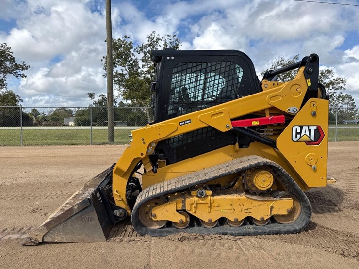 2023-caterpillar-259d3-image-1
