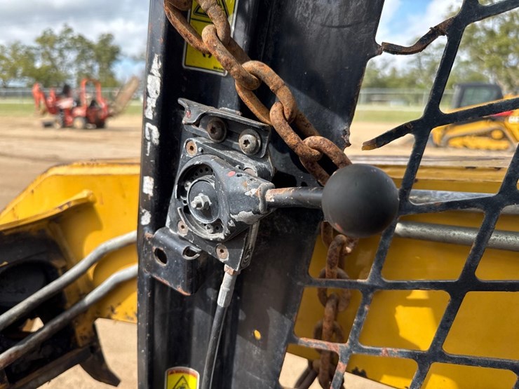 2012-caterpillar-246c-image-23