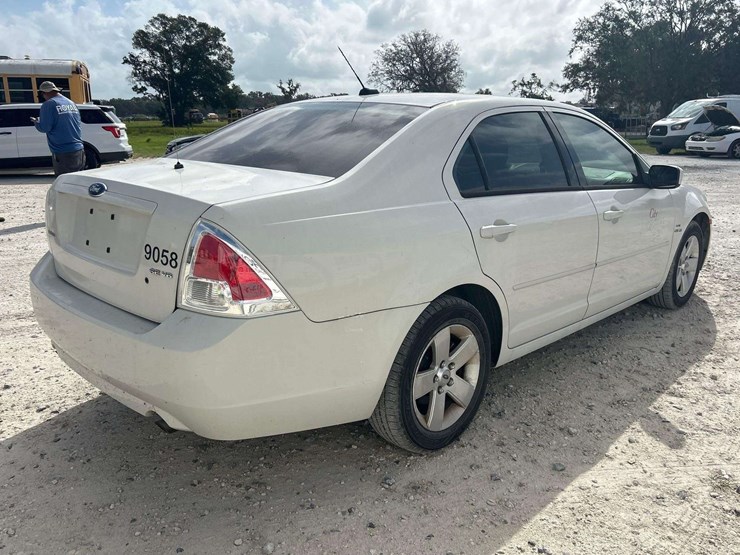 2008-ford-fusion-se-sedan-image-3
